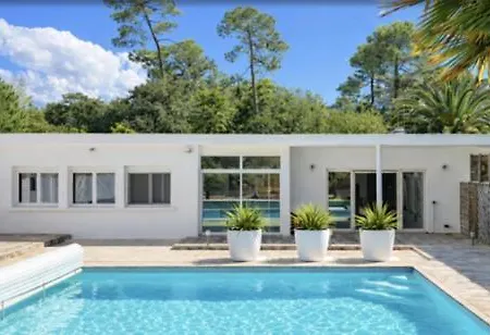 Fredhelma House *